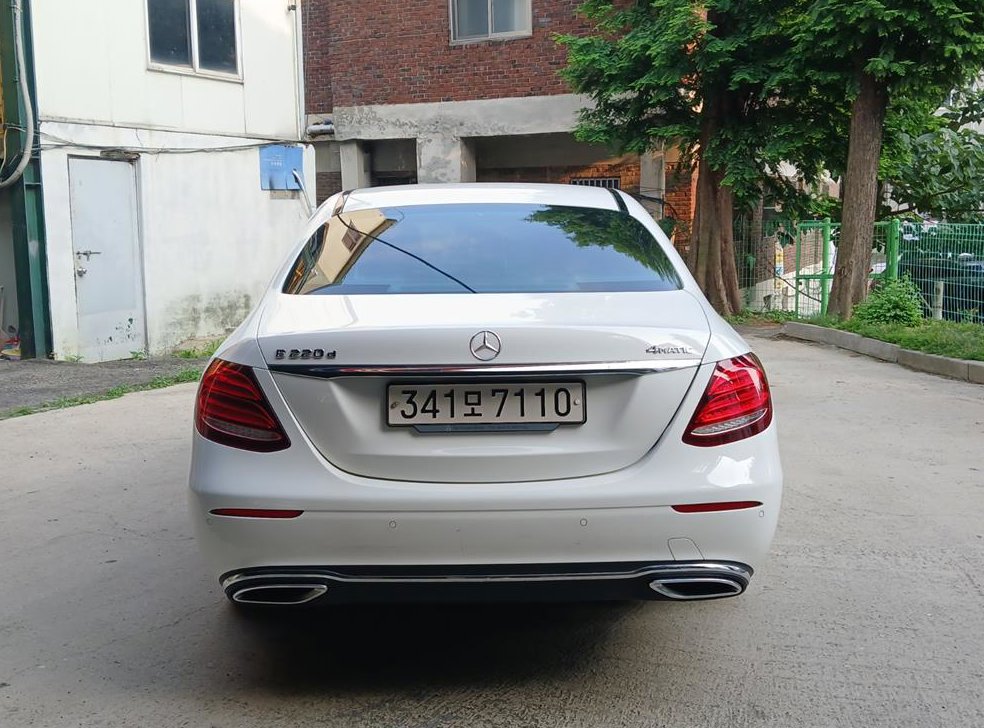벤츠 E 클래스 E220d 아방가르드 사진 5