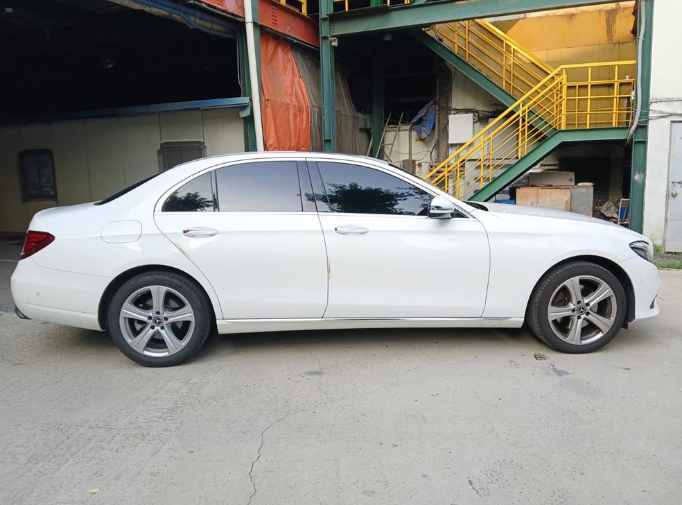 벤츠 E 클래스 E220d 아방가르드 사진 6