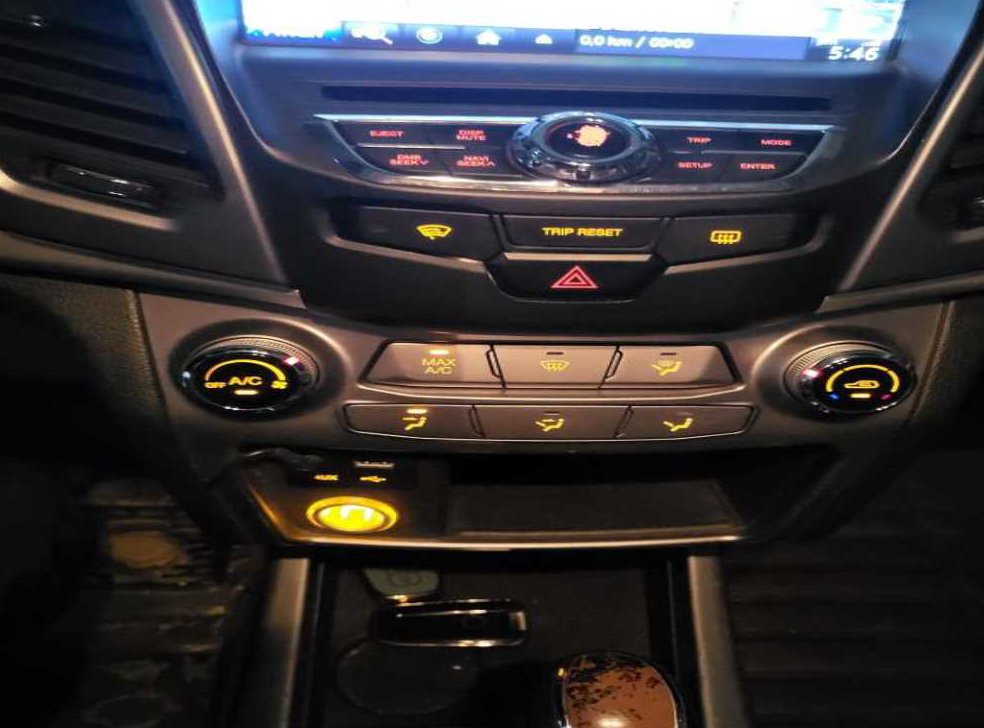 KG모빌리티(쌍용)  코란도 2WD 2.2 RX 사진 9