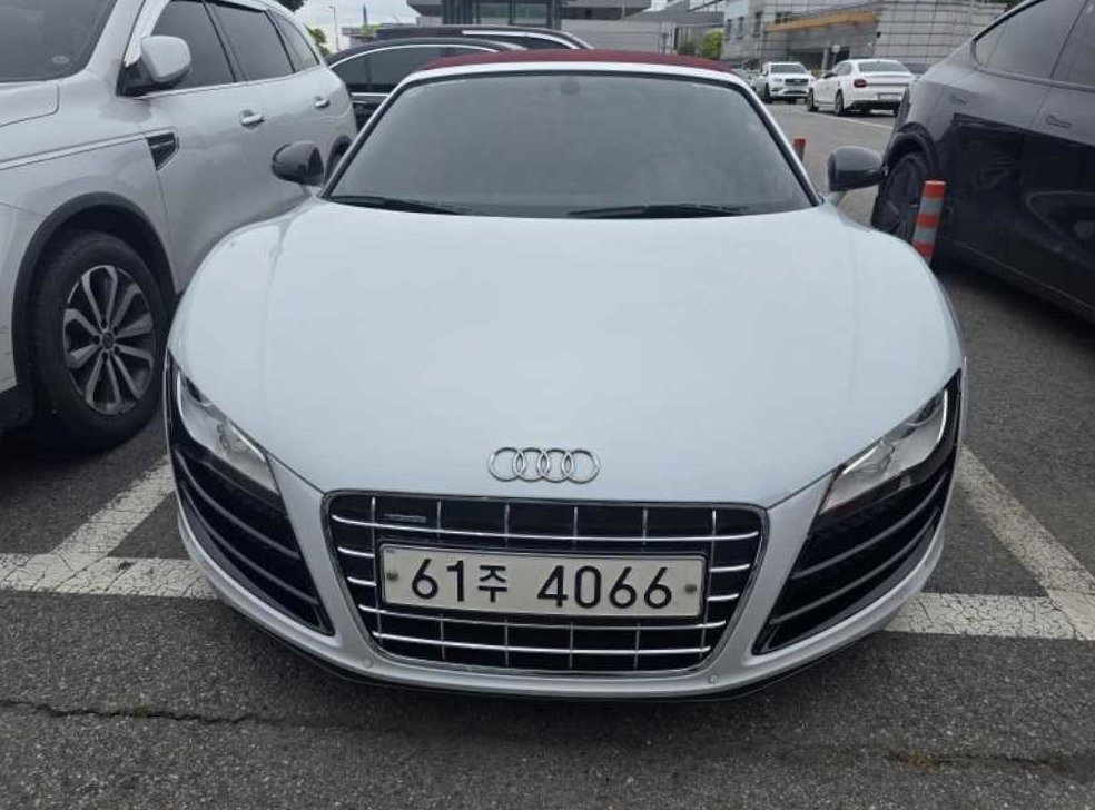 아우디 R8 5.2 V10 스파이더