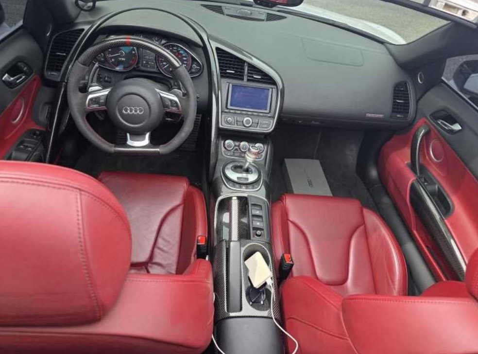 아우디 R8 5.2 V10 스파이더 사진 11