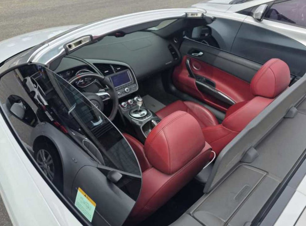 아우디 R8 5.2 V10 스파이더 사진 12