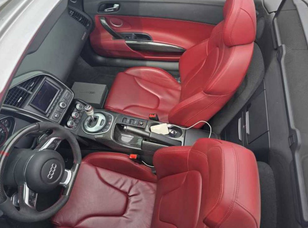 아우디 R8 5.2 V10 스파이더 사진 13