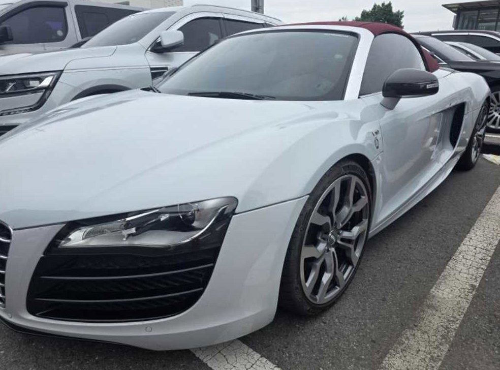 아우디 R8 5.2 V10 스파이더 사진 2