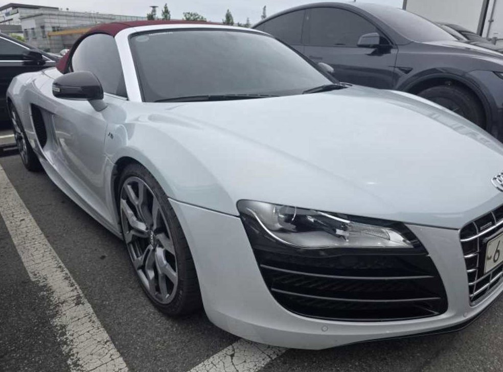 아우디 R8 5.2 V10 스파이더 사진 3