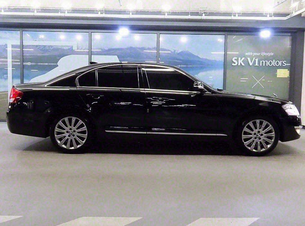 KG모빌리티(쌍용)  체어맨 가솔린 2WD V8 5000 사진 3