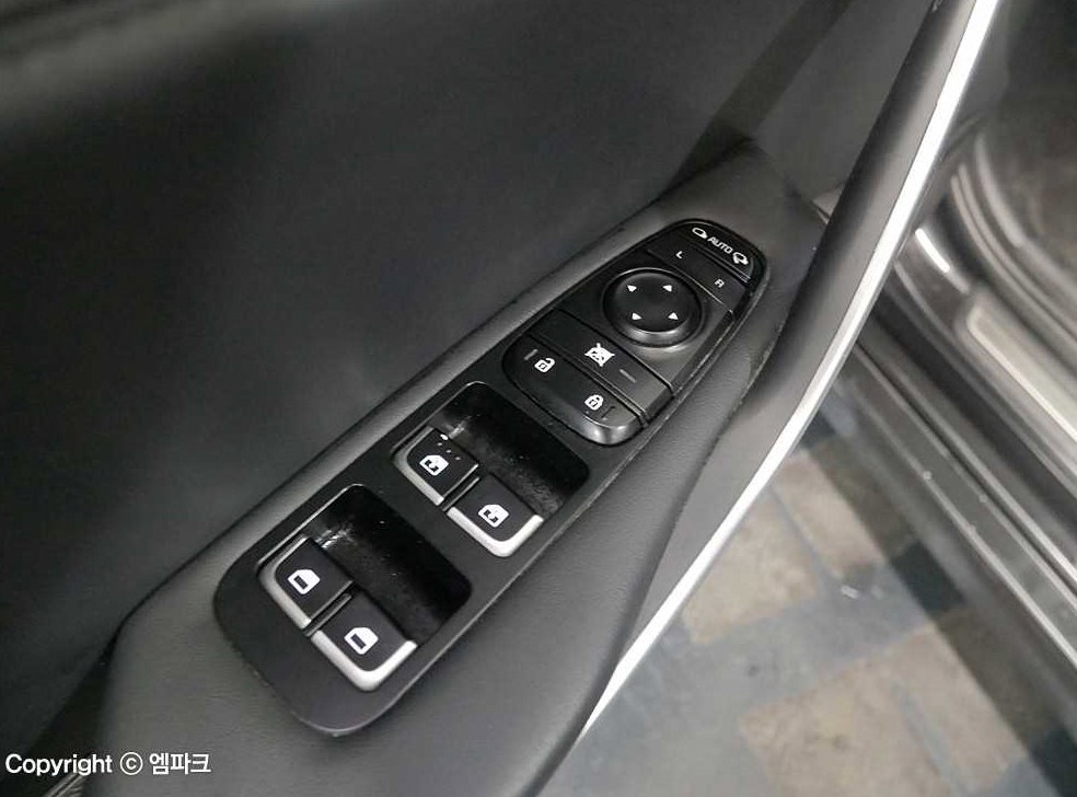 기아 스팅어 가솔린 2.0 터보 AWD 사진 17