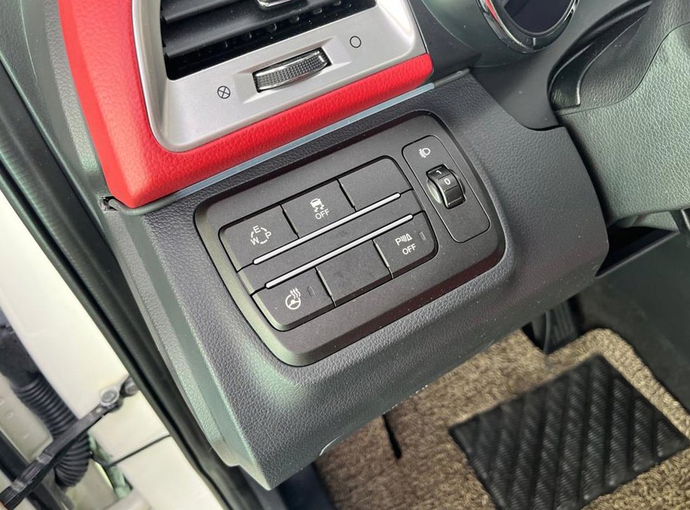 KG모빌리티(쌍용)  티볼리 가솔린 2WD 1.6 LX 사진 18