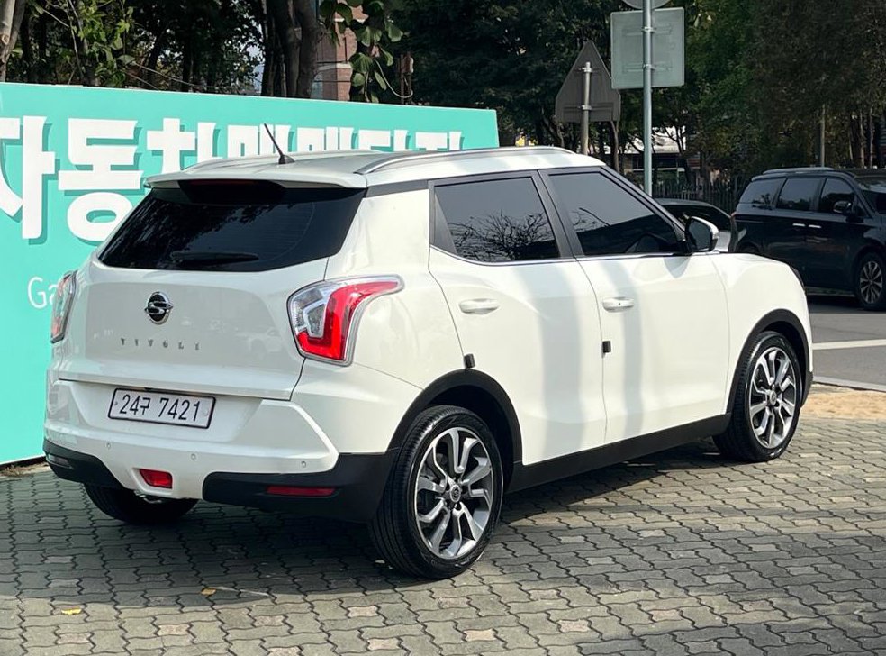 KG모빌리티(쌍용)  티볼리 가솔린 2WD 1.6 LX 사진 3