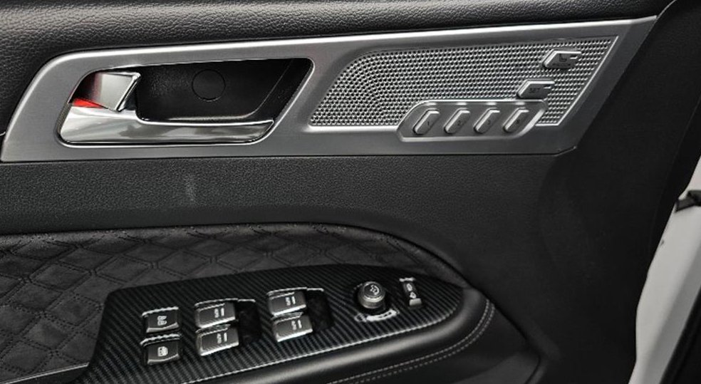 KG모빌리티(쌍용)  렉스턴 디젤 2.2 4WD 더 블랙 사진 17