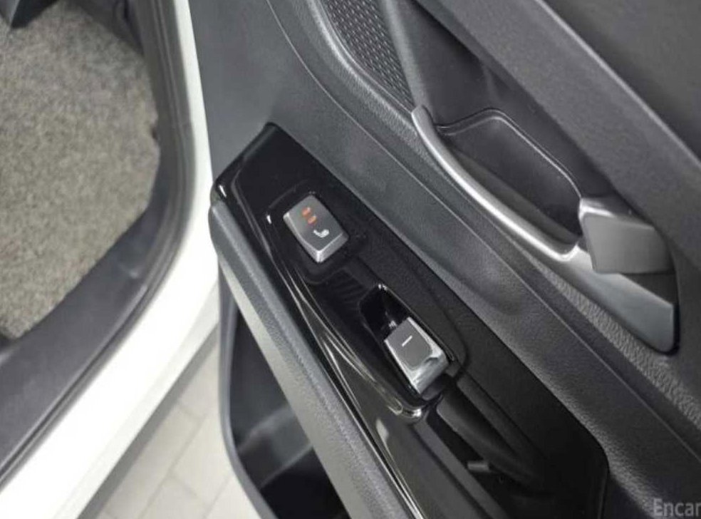 KG모빌리티(쌍용)  코란도 2WD 가솔린 1.5 C5 플러스 사진 16