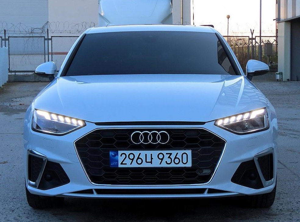 아우디 A4 40 TFSI 프리미엄