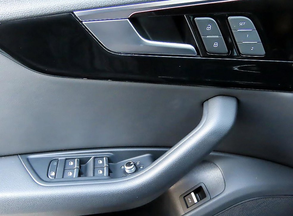 아우디 A4 40 TFSI 프리미엄 사진 12