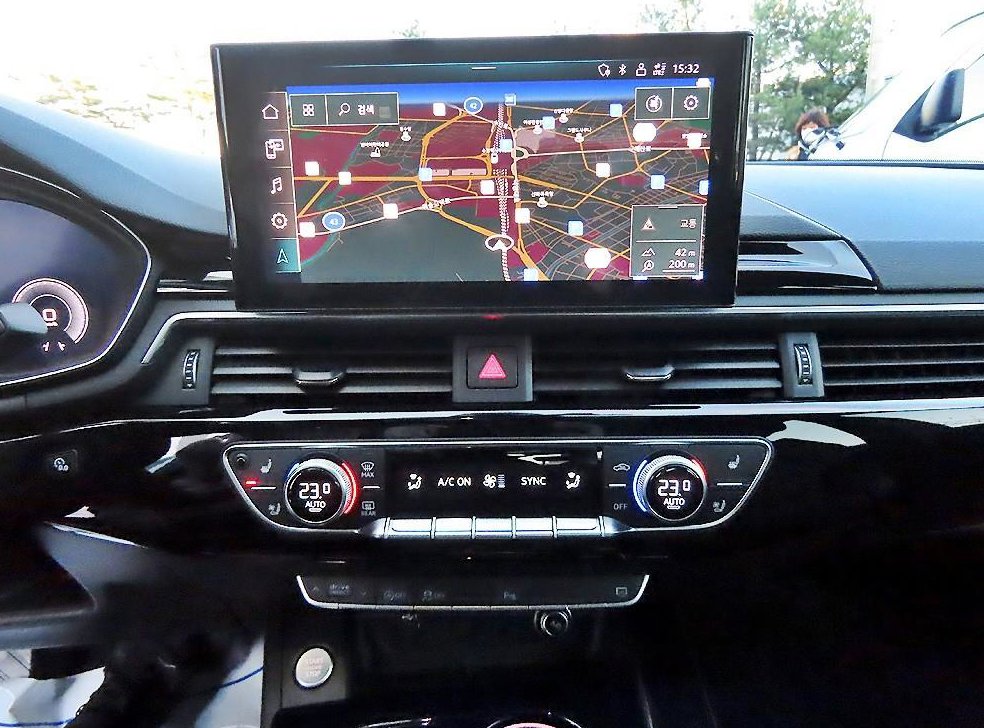 아우디 A4 40 TFSI 프리미엄 사진 13