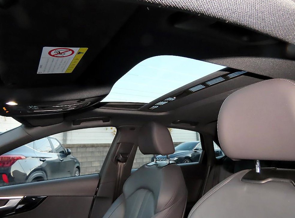아우디 A4 40 TFSI 프리미엄 사진 18