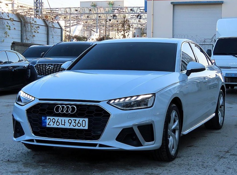 아우디 A4 40 TFSI 프리미엄 사진 2
