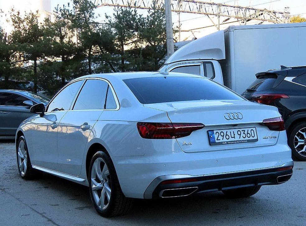 아우디 A4 40 TFSI 프리미엄 사진 3