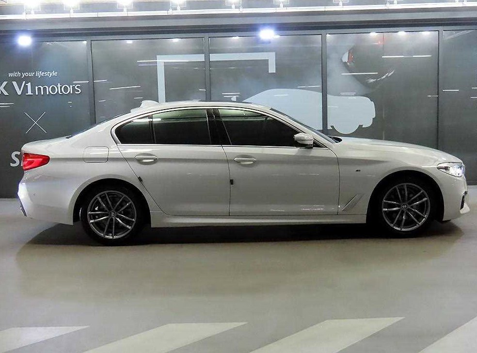 BMW 5시리즈 520i M 스포츠 사진 3