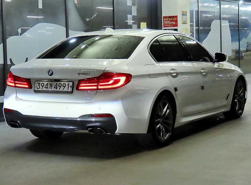 BMW 5시리즈 520i M 스포츠 사진 4