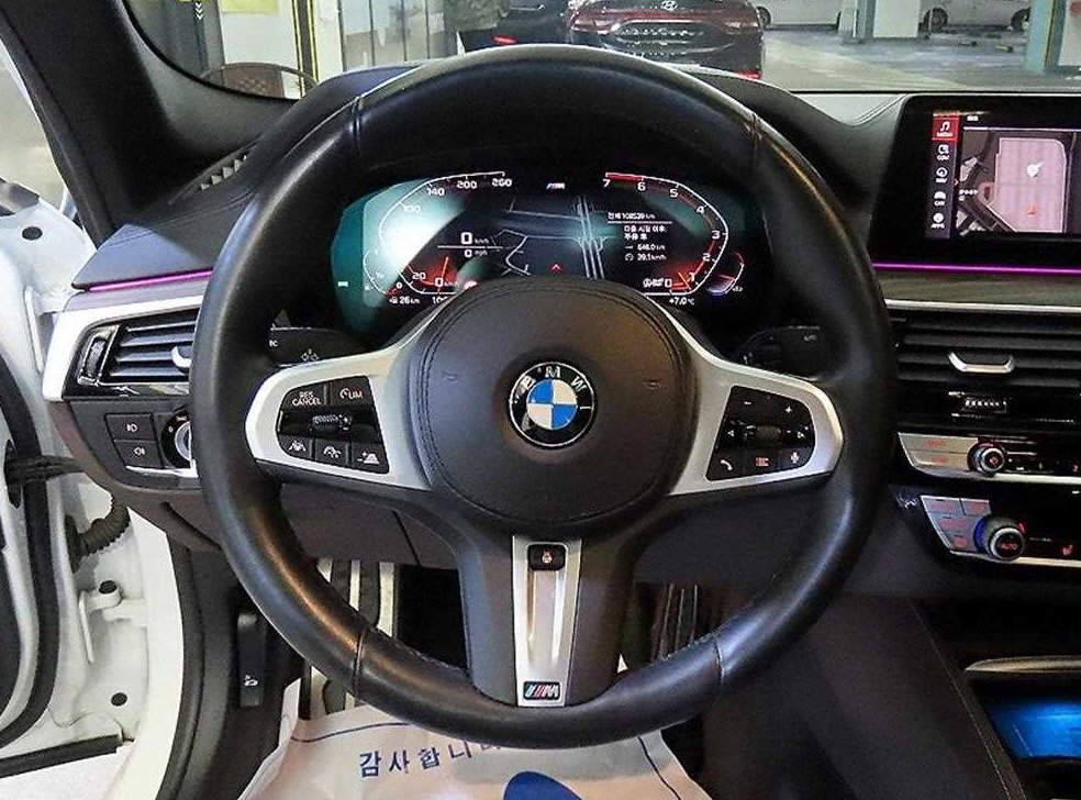 BMW 5시리즈 520i M 스포츠 사진 8