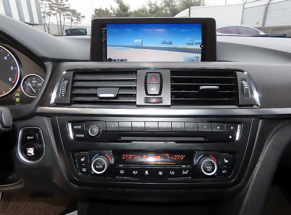BMW 3시리즈 320d xDrive 사진 12