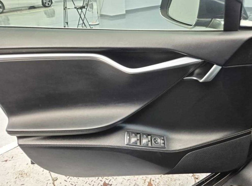 테슬라 모델 S 90D 사진 19