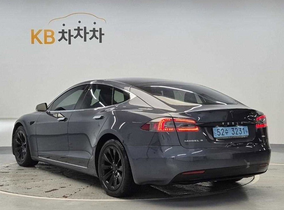 테슬라 모델 S 90D 사진 2