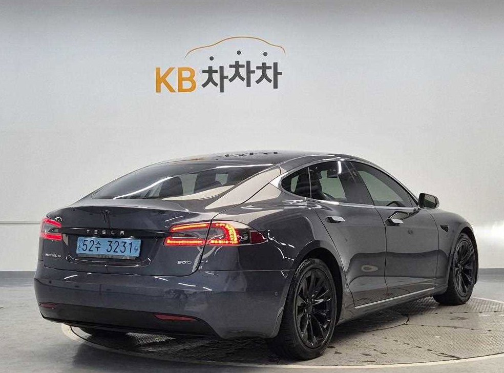테슬라 모델 S 90D 사진 3