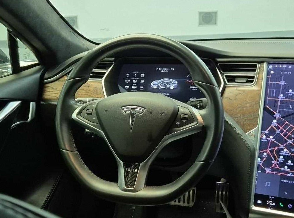 테슬라 모델 S 90D 사진 9