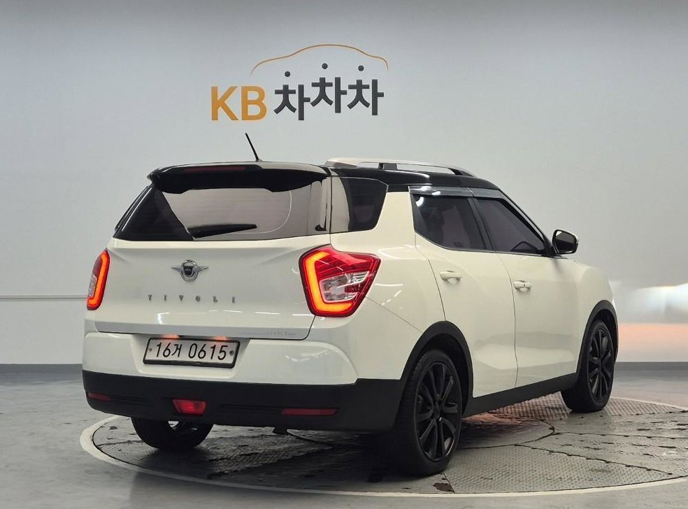 KG모빌리티(쌍용)  티볼리 2WD 디젤 1.6 IX 사진 3