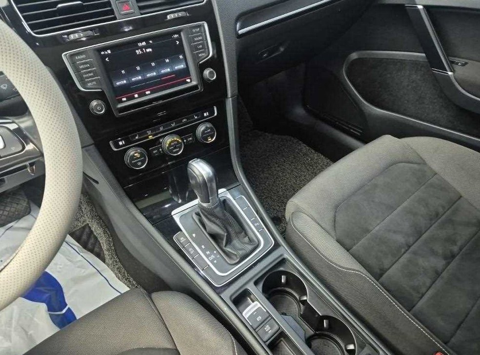 폭스바겐 골프 2.0 TDI 사진 10