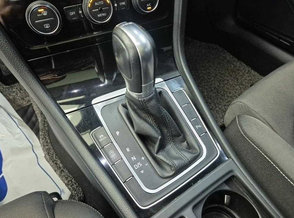 폭스바겐 골프 2.0 TDI 사진 8