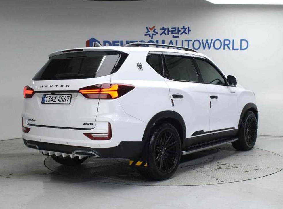 KG모빌리티(쌍용)  렉스턴 디젤 2.2 4WD 프레스티지 사진 2