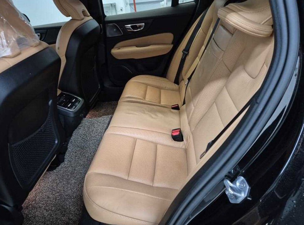 볼보 V60 2.0 B5 프로 AWD 사진 12