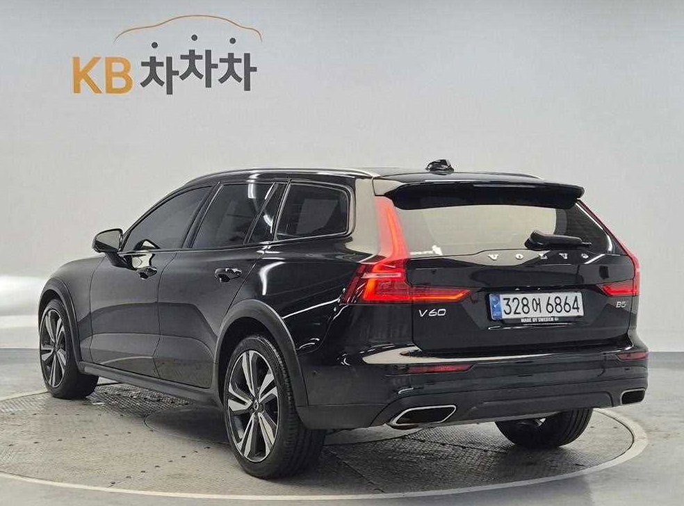 볼보 V60 2.0 B5 프로 AWD 사진 2