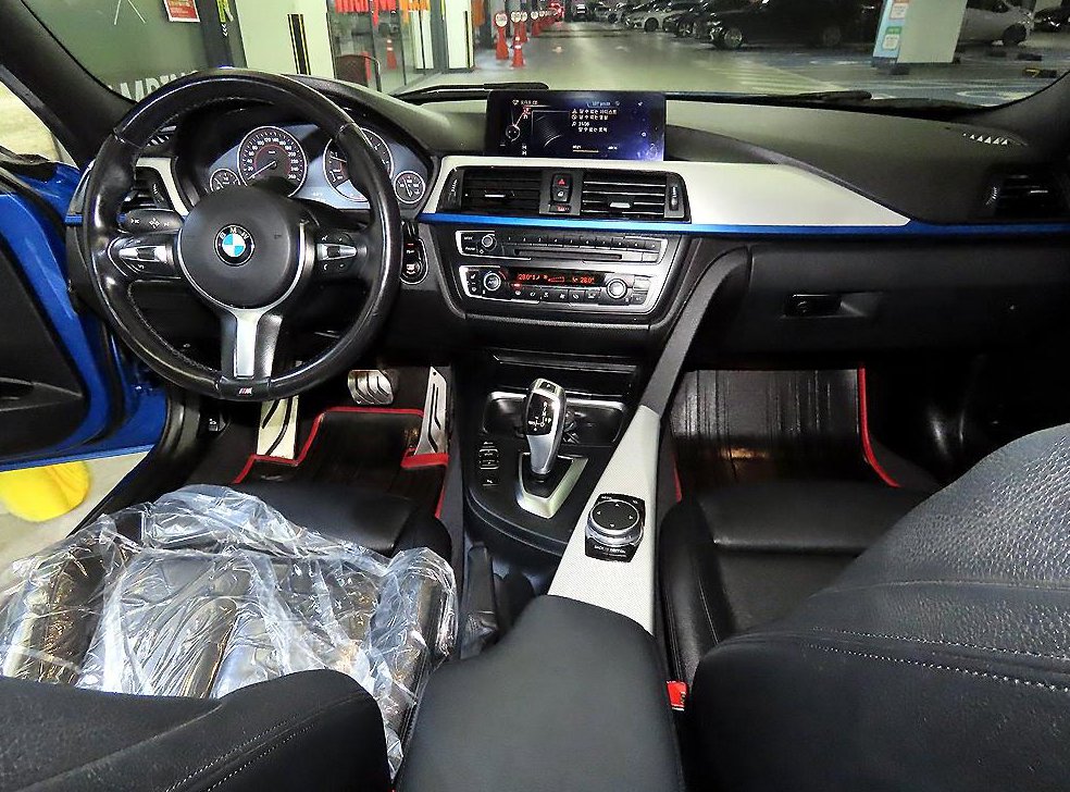 BMW 3시리즈 320d 투어링 M 퍼포먼스 에디션 사진 10