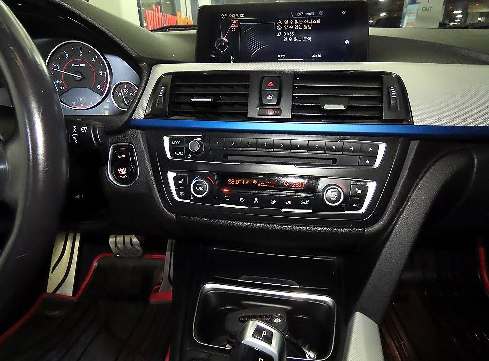 BMW 3시리즈 320d 투어링 M 퍼포먼스 에디션 사진 11