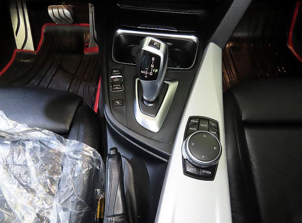 BMW 3시리즈 320d 투어링 M 퍼포먼스 에디션 사진 12