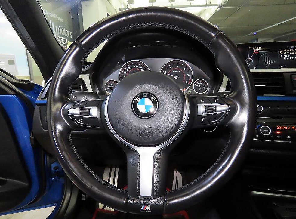 BMW 3시리즈 320d 투어링 M 퍼포먼스 에디션 사진 8