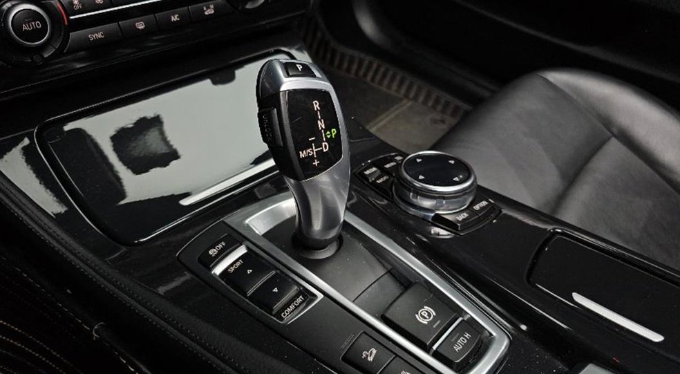 BMW 5시리즈 520d xDrive 사진 8