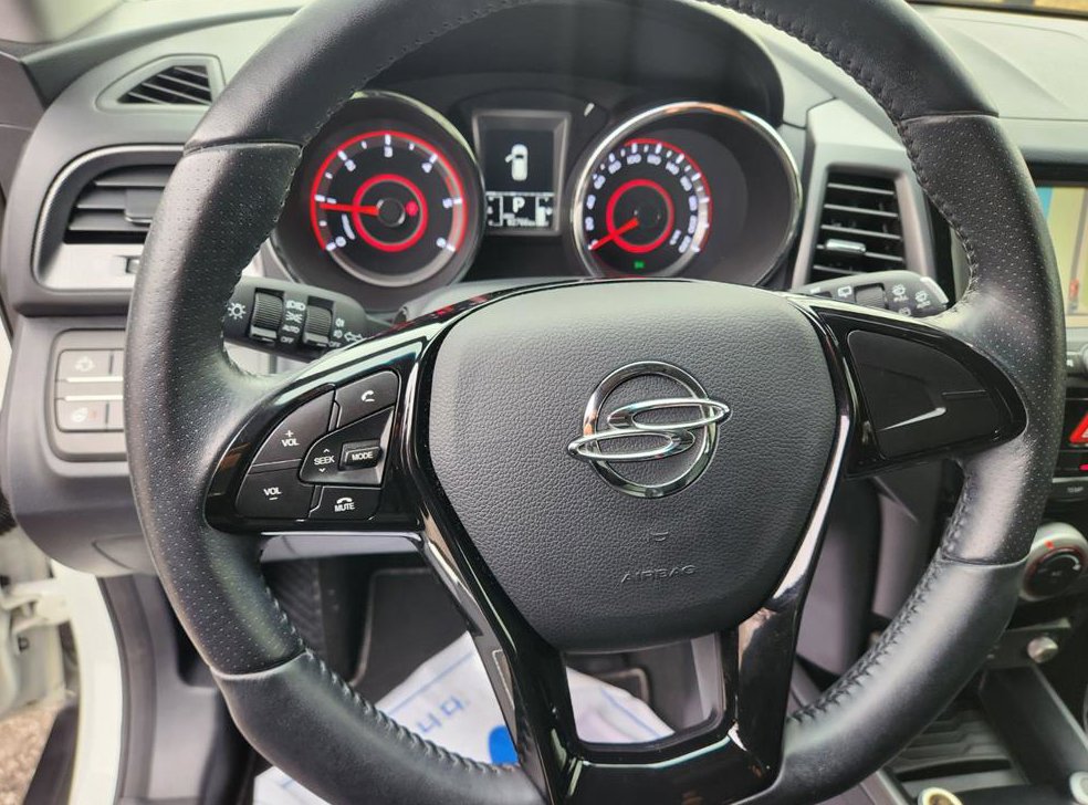 KG모빌리티(쌍용)  티볼리 디젤 2WD 1.6 LX 사진 12