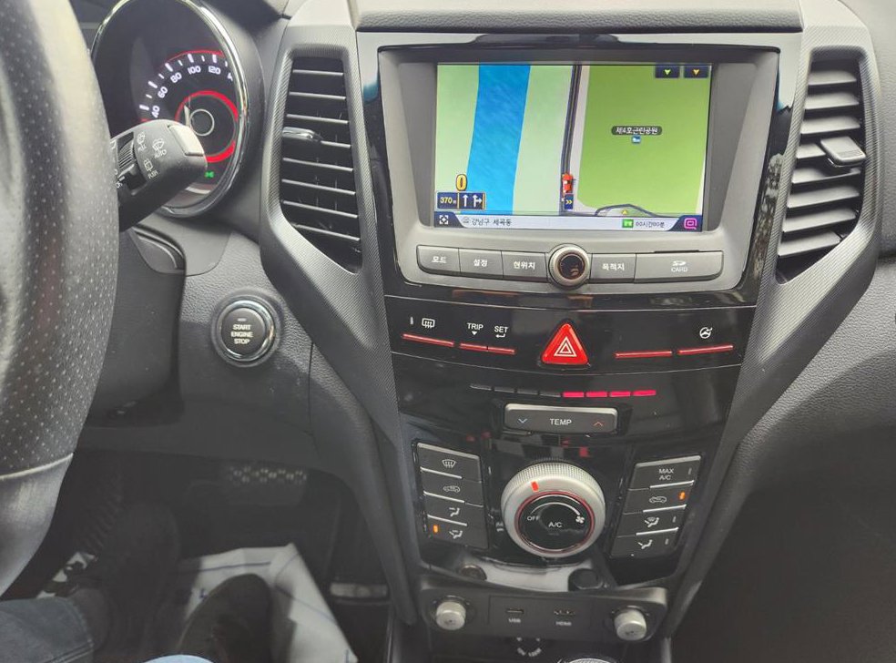 KG모빌리티(쌍용)  티볼리 디젤 2WD 1.6 LX 사진 15