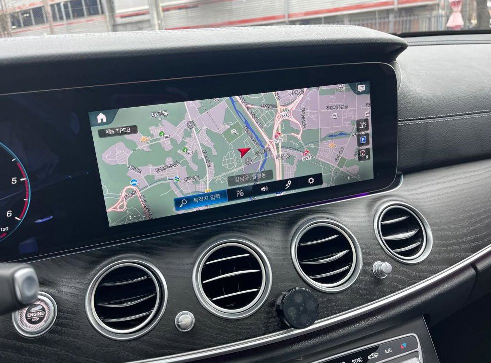 벤츠 E 클래스 E220d 4MATIC AMG라인 사진 15