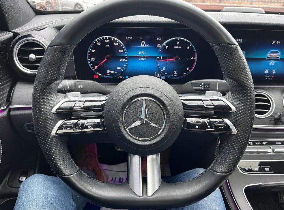 벤츠 E 클래스 E220d 4MATIC AMG라인 사진 20