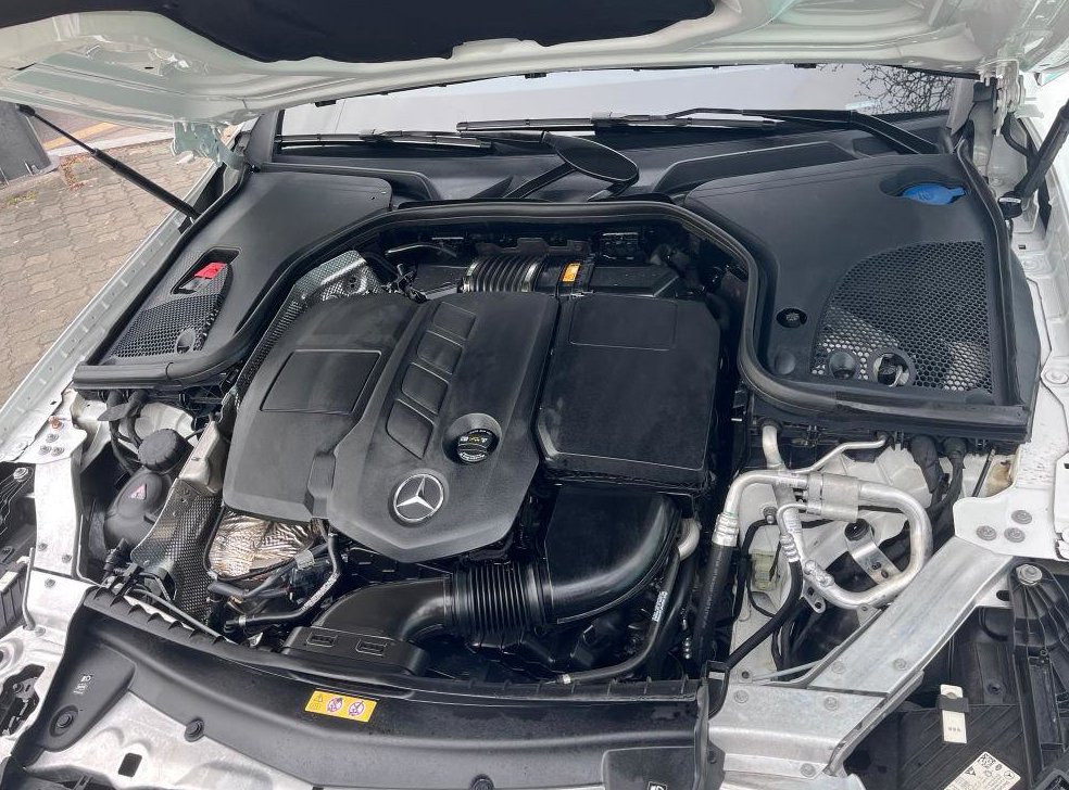 벤츠 E 클래스 E220d 4MATIC AMG라인 사진 6