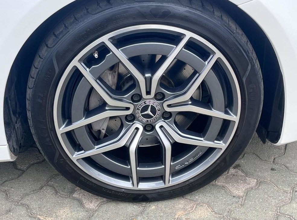 벤츠 E 클래스 E220d 4MATIC AMG라인 사진 7