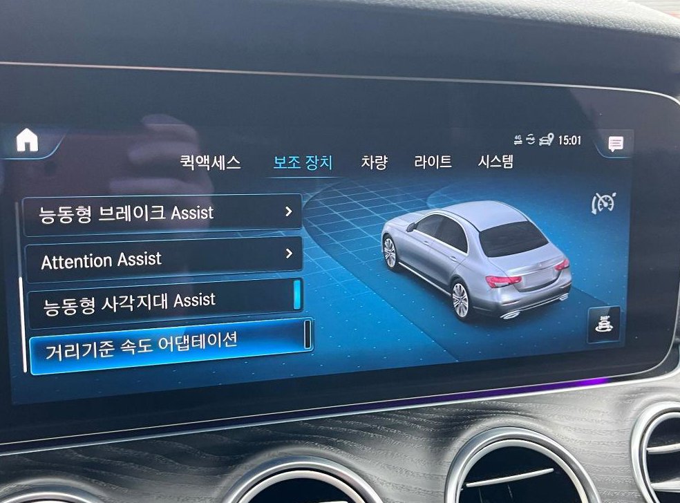 벤츠 E 클래스 E220d 4MATIC AMG라인 사진 8
