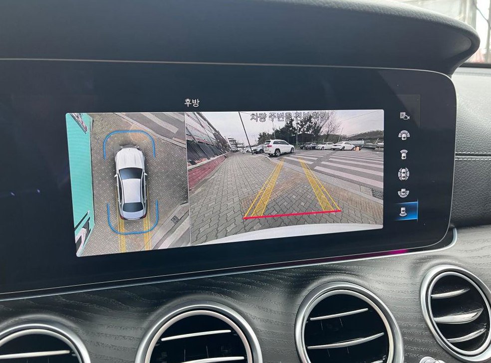 벤츠 E 클래스 E220d 4MATIC AMG라인 사진 9