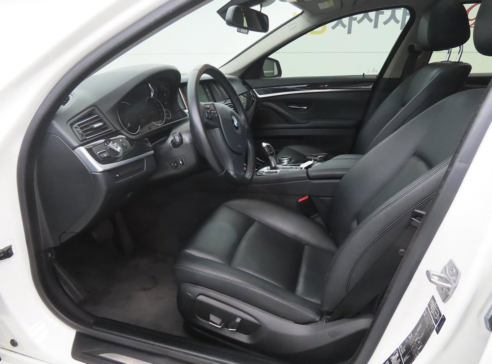 BMW 5시리즈 520d xDrive 사진 5
