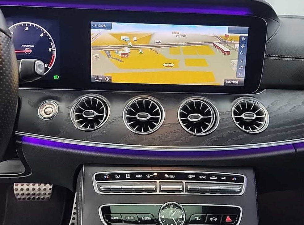 벤츠 E 클래스 E220d 쿠페 사진 10